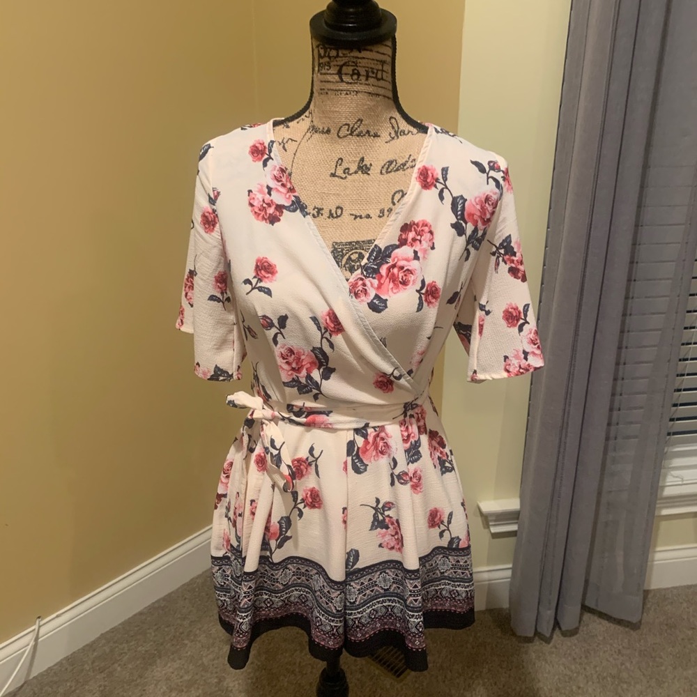 Gorgeous Romper! Sz S.  Beautiful pattern!